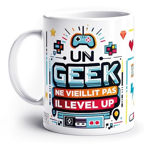 France Mug - 'Un Geek Ne Vieillit Pas il Level Up' - Café Thé Idée Cadeau Original Anniversaire Humour Jeux-Vidéo Geek Ami Collègue Famille